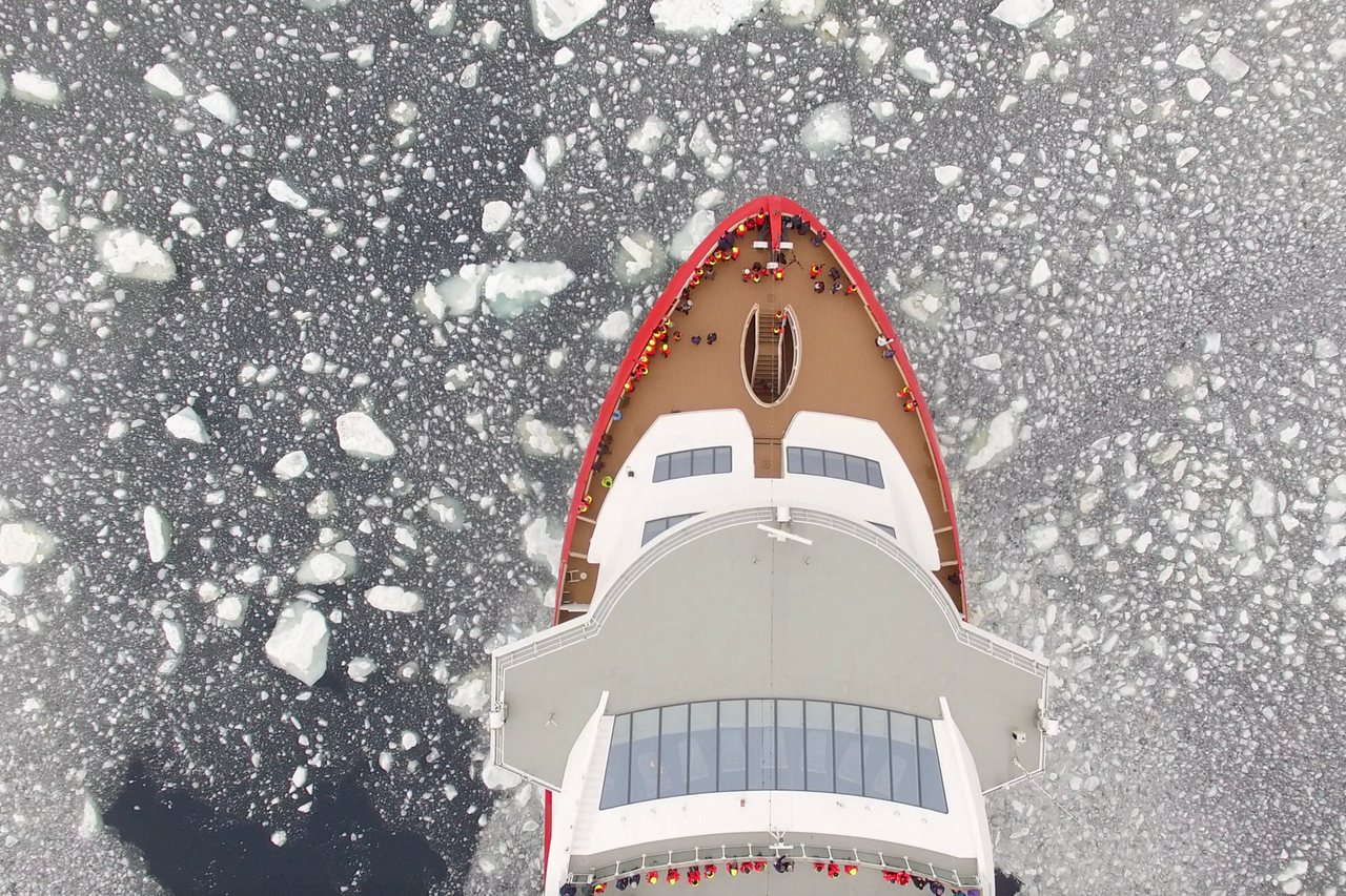 Außendecks — Weitläufige Aussichtsdecks · Foto: Espen Mills