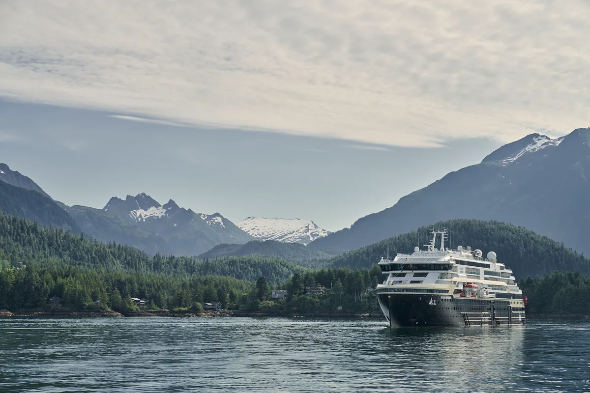 MS Fridtjof Nansen in den Fjorden Südost-Alaskas · Foto: HX