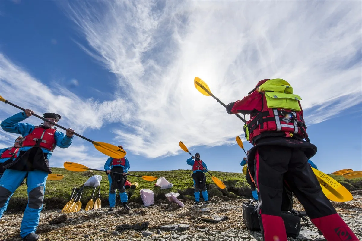 Kajak bei Port Stanley, Falkland · Foto: Andreas Kalvig Anderson