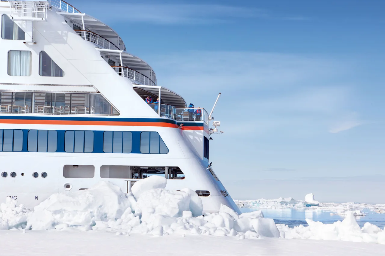 Expeditionsflotte im Eis
