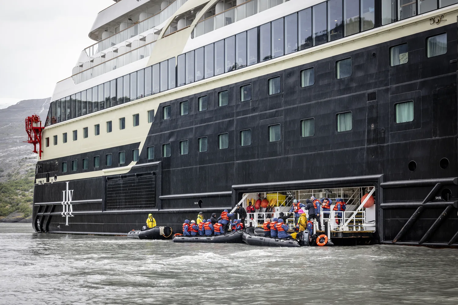 Icy Bay – Gletscherkulisse, MS Roald Amundsen · Foto: Oscar Farrera