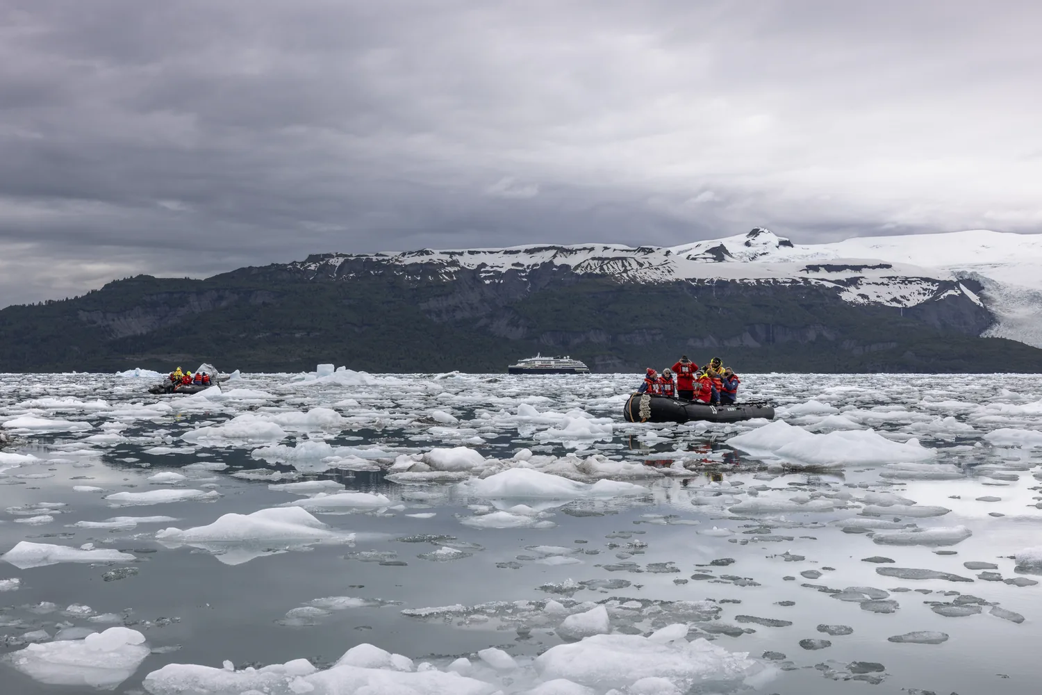 Icy Bay, Alaska – MS Roald Amundsen · Foto: Oscar Farrera