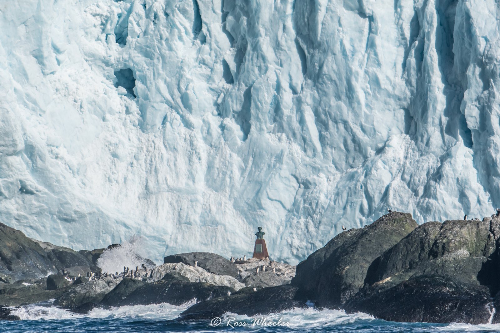Denkmal an der Landspitze Point Wild auf Elephant Island in der Antarktis
