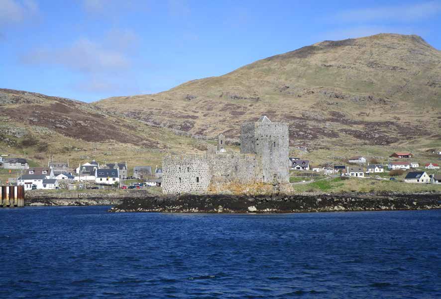 Castlebay auf Barra mit Kisimul Castle im Wasser, Äußere Hebriden