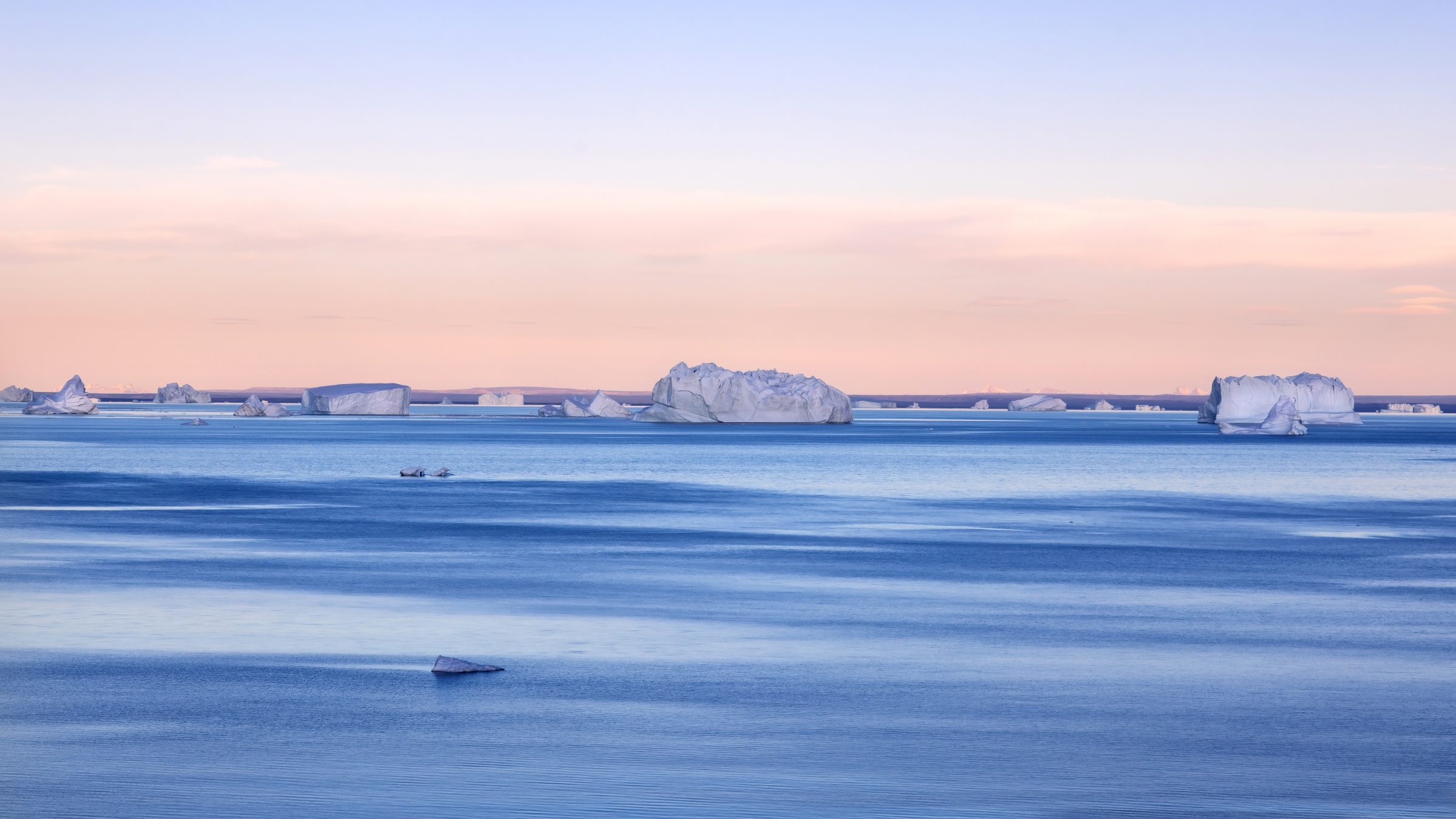 Eisberge im Kangia-Eisfjord bei Ilulissat — Einsatzgebiet für wetterfeste Ausrüstung