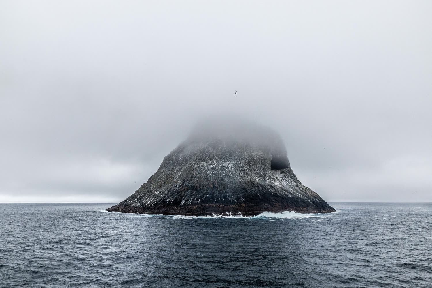 Pyramid Rock, Chatham-Inseln © C. Finch