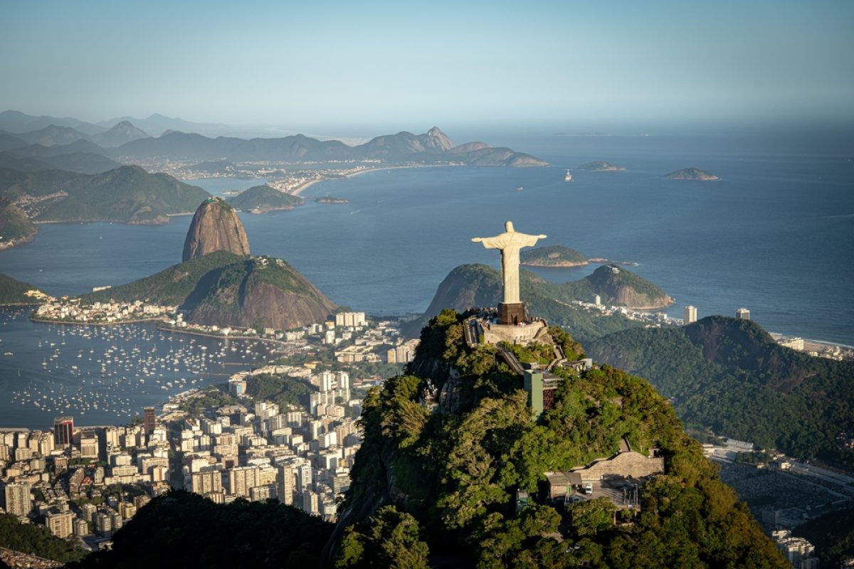 BR-Tag4-Rio-de-Janeiro-Corcovado-Berg-mit-Christusstatue-shutterstock