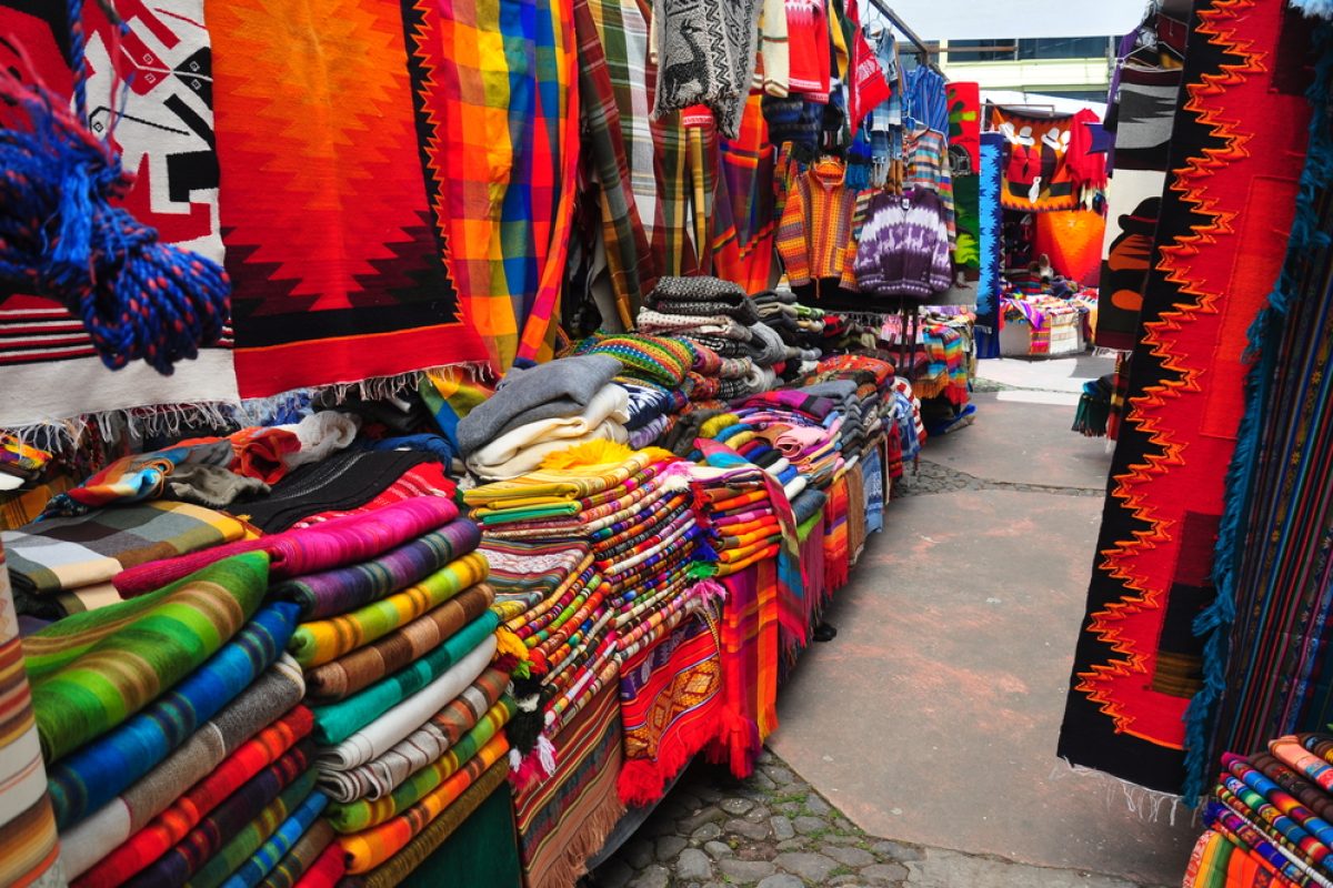 EC-Otavalo-Tag4-Markt-in-Otavalo-shutterstock