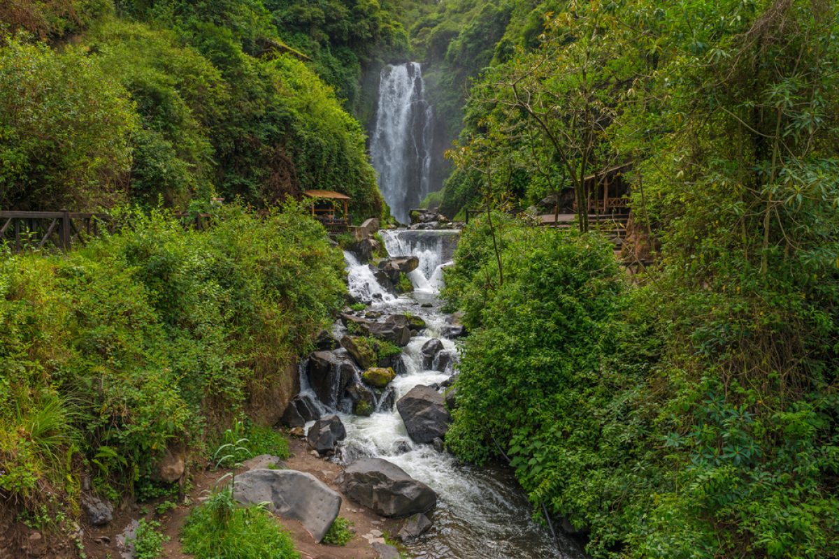 EC-Peguche-Tag3-Wasserfall-Peguche-shutterstock