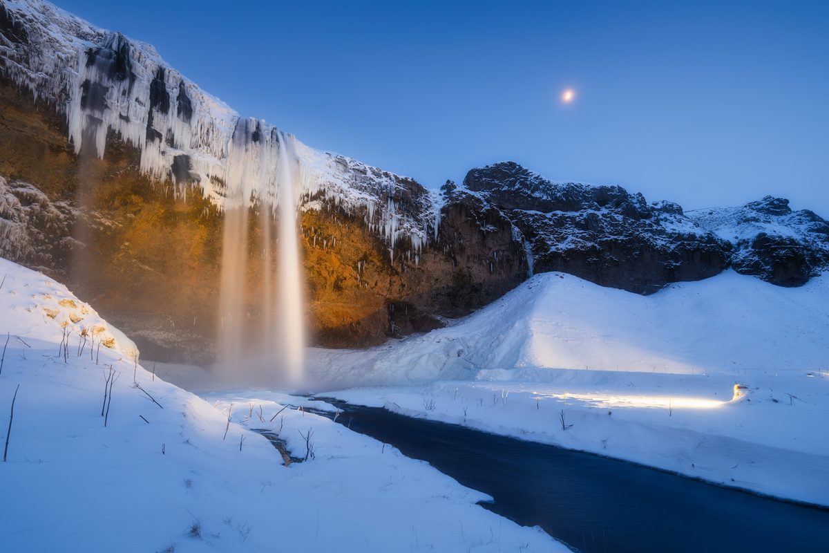 Seljalandsfoss bei Mondlicht
