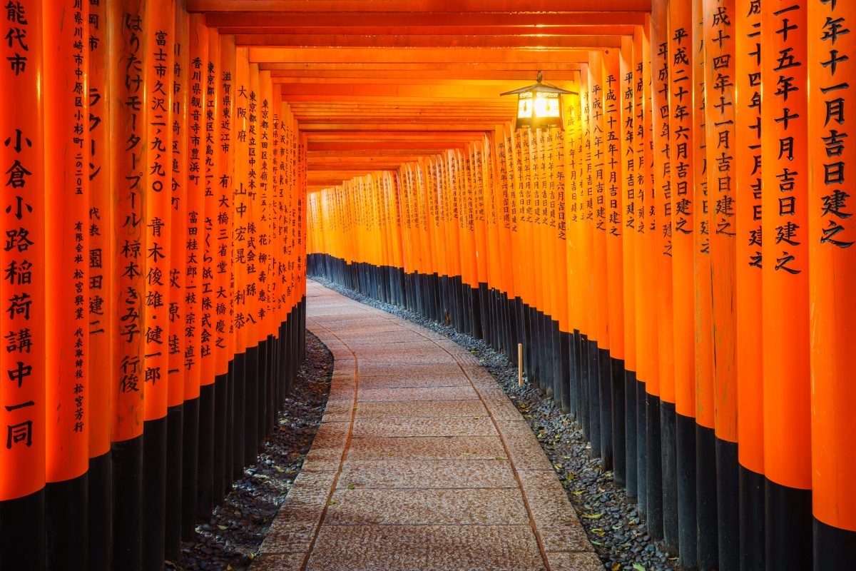 JP Japan Torii Tore Inari Schrein in Fushima