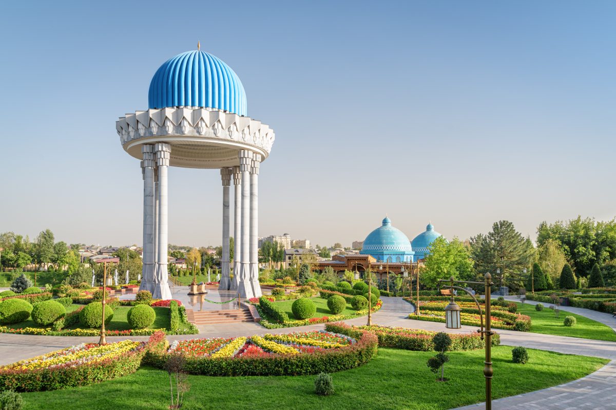 UZ Taschkent Blick auf die Rotunde im Memorial Shakhidlar Hotirasi Komplex