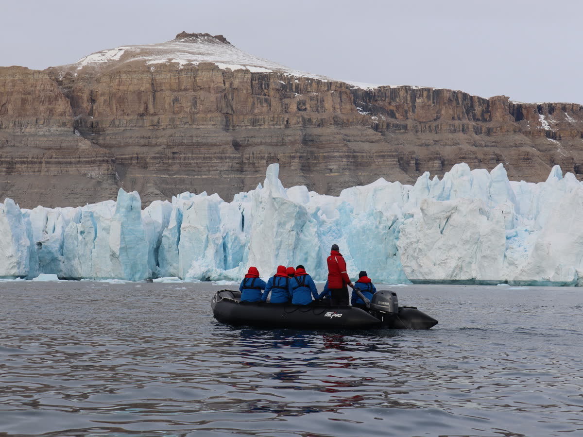 Spitzbergen-Expedition: Arktische Wildnis & Eisbären | MS GREG MORTIMER