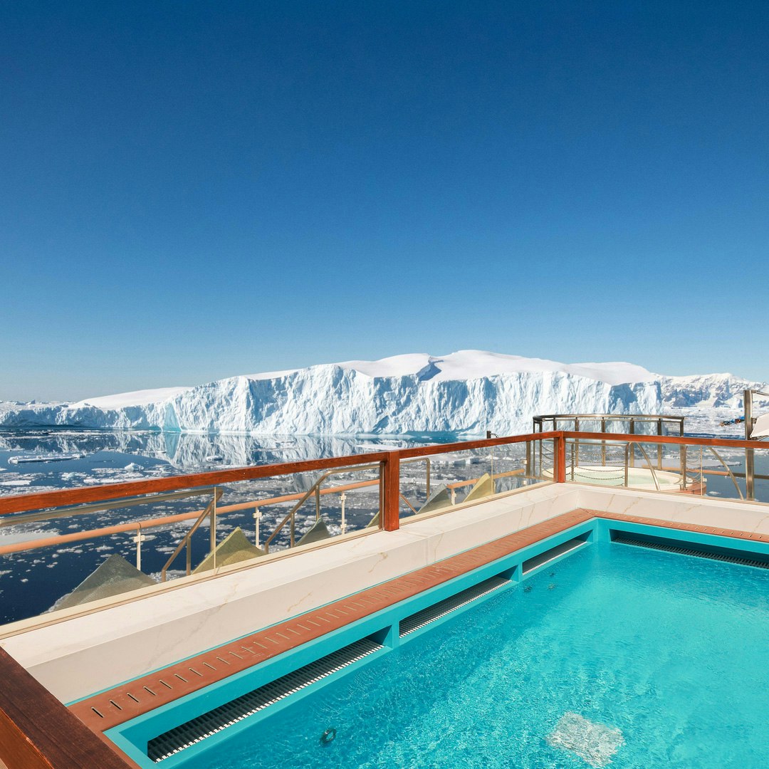 Pool — Beheizter Außenpool mit Blick aufs Eis