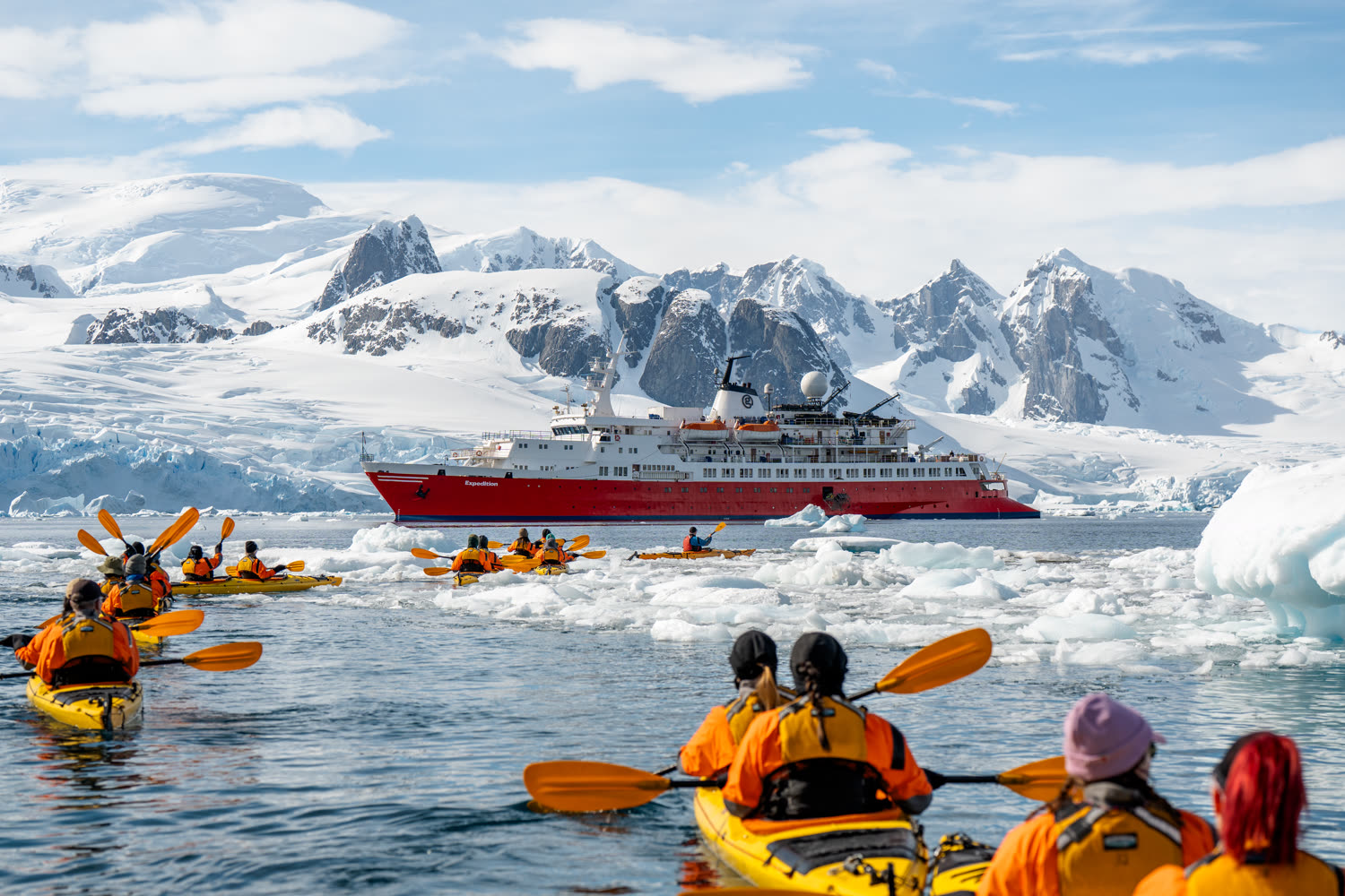 Port Charcot — Aussichtspunkt mit Eisberg-Panorama — Foto: G Adventures