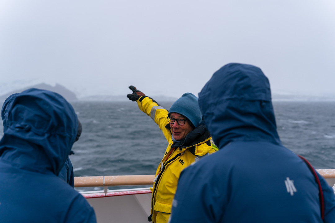 Antarctica_Half_Moon_Island_Expediton_Team_HX_46082_Photo_Kay_Fochtmann — Foto: HX