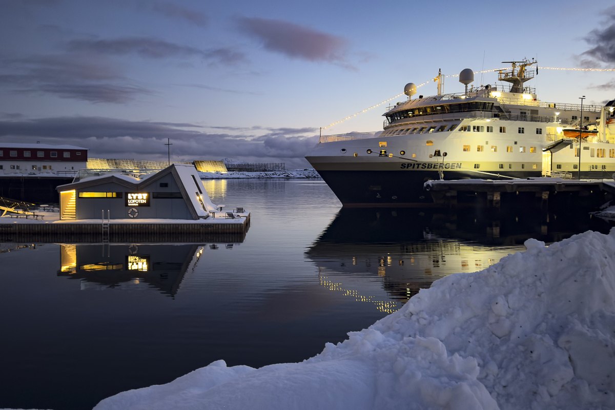 MS Spitsbergen in Svolvær · Foto: Geraldine Prince