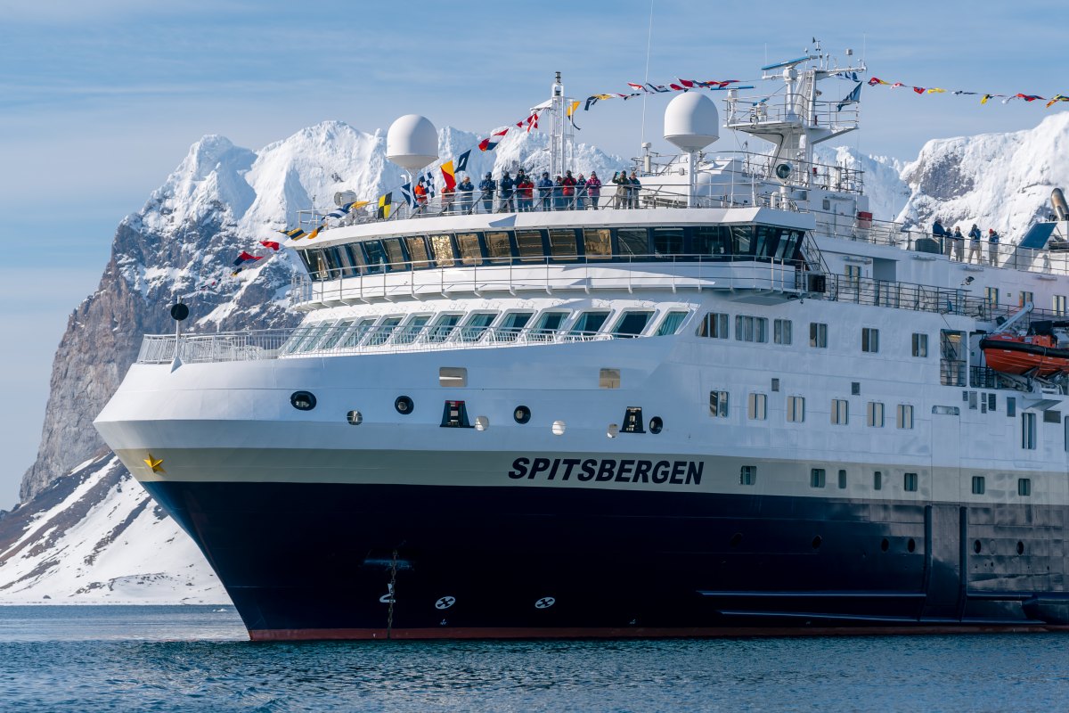 MS Spitsbergen in der Burgerbukta · Foto: Kay Fochtmann