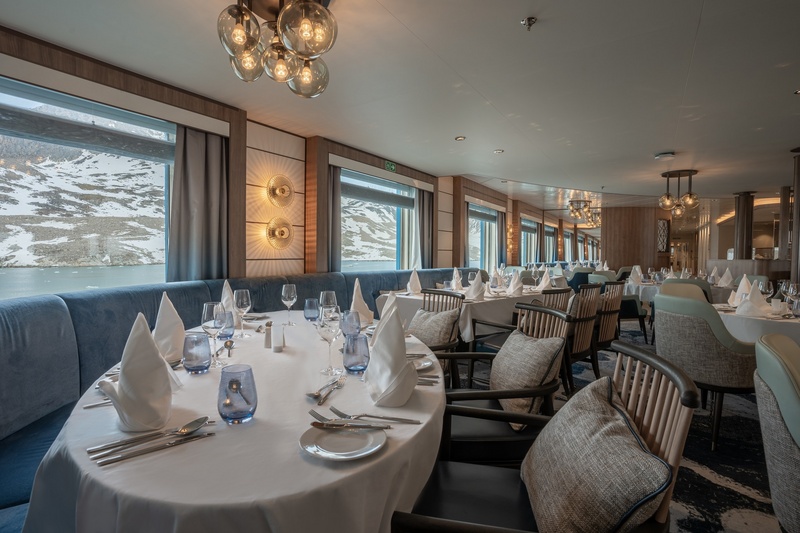 Panorama-Restaurant — Zweites Restaurant mit Fensterfront