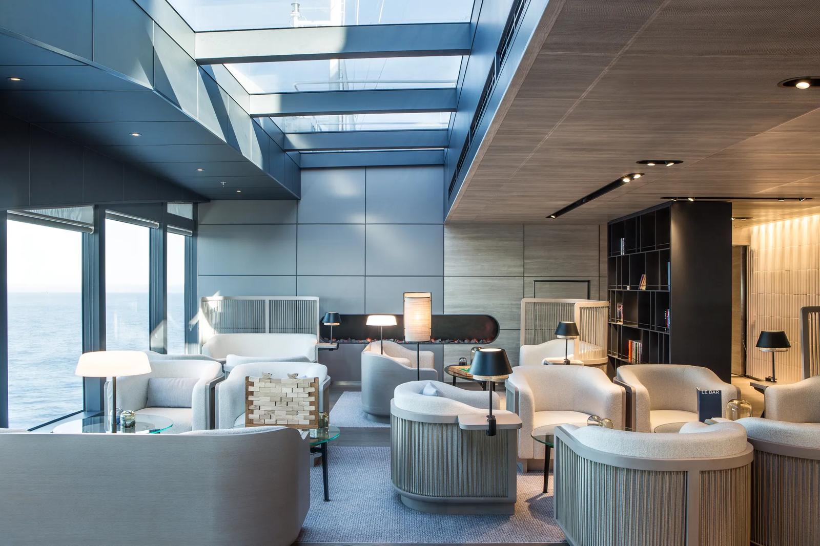 Luxuriöse Suite mit privatem Balkon — Foto: Studio PONANT