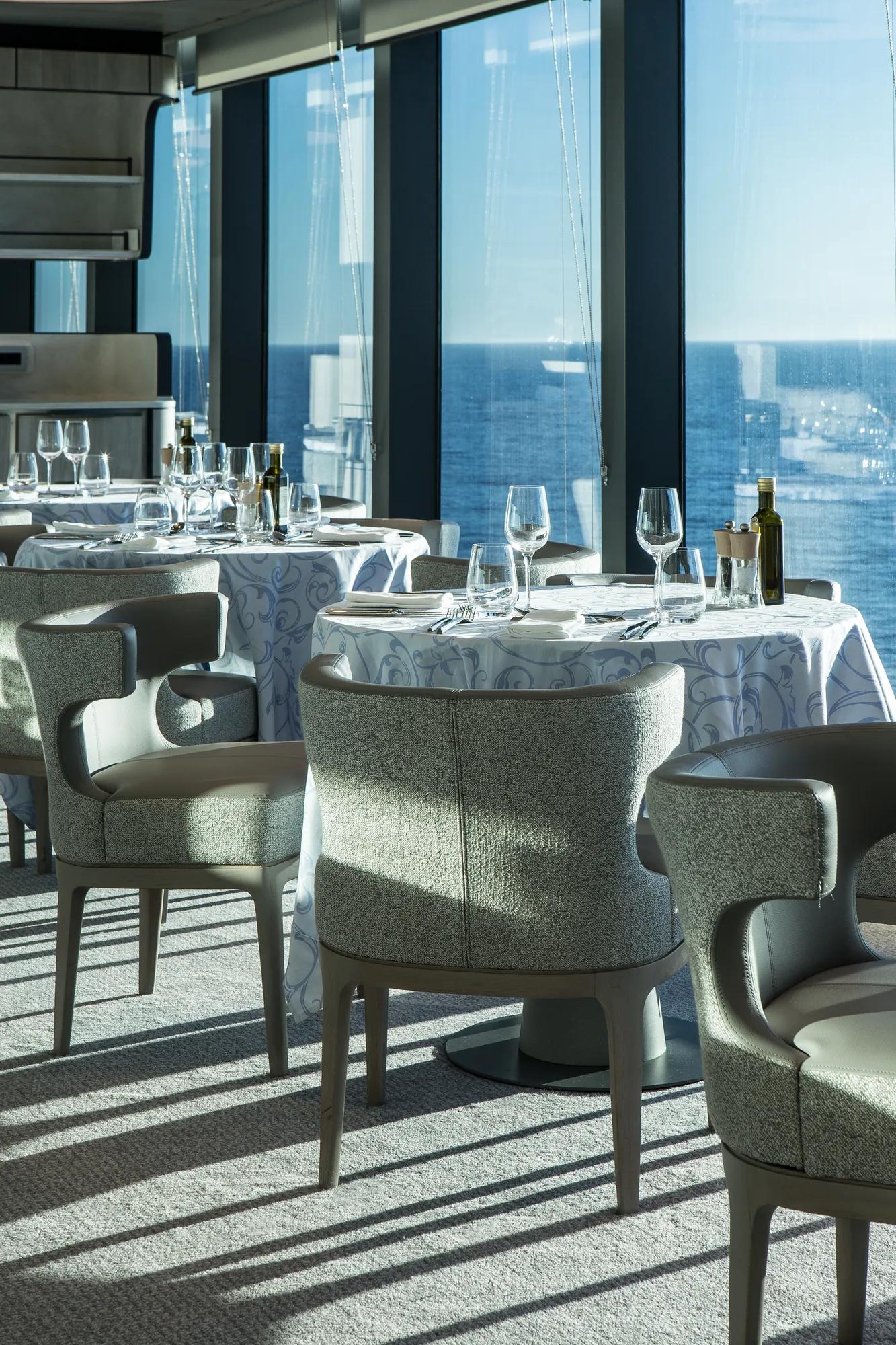Bibliothek & Lounge — Foto: Studio PONANT