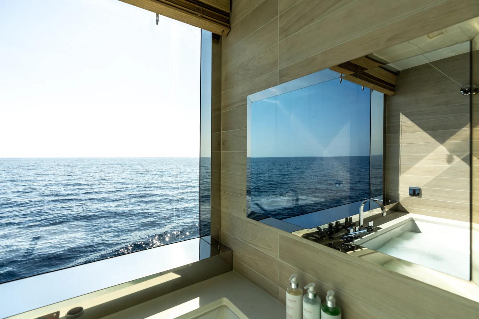 Eleganter Salon · Panoramablick