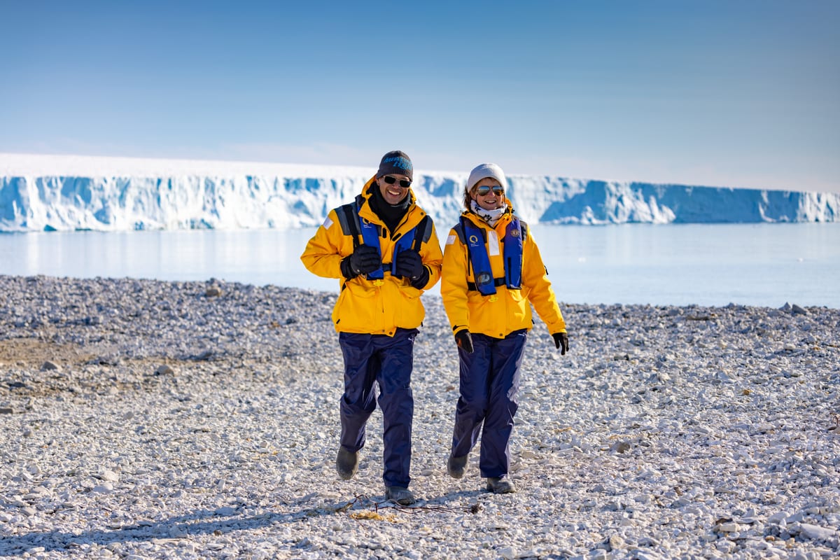 Zu Fuß entlang der Eiskante — Foto: Quark Expeditions