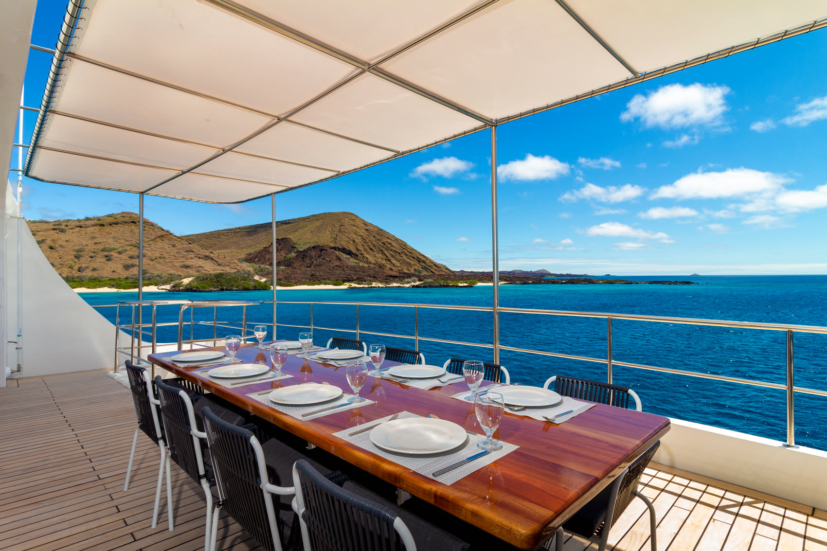 Restaurant — Gemeinsame Mahlzeiten mit Blick aufs Meer