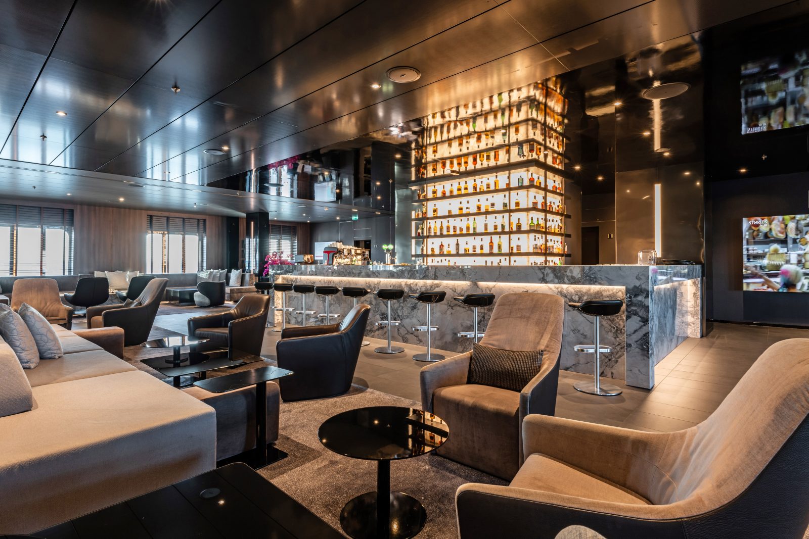 Whisky-Bar — Rückzugsecke der Scenic Lounge