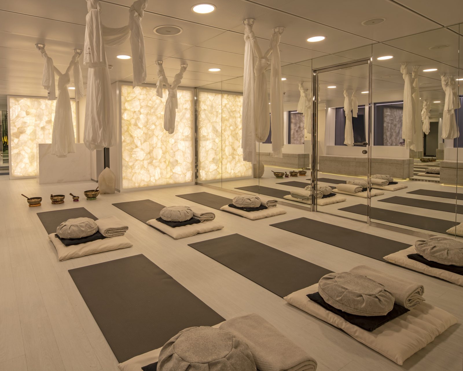 Yoga & Pilates — Eigenes Studio auf Deck 7