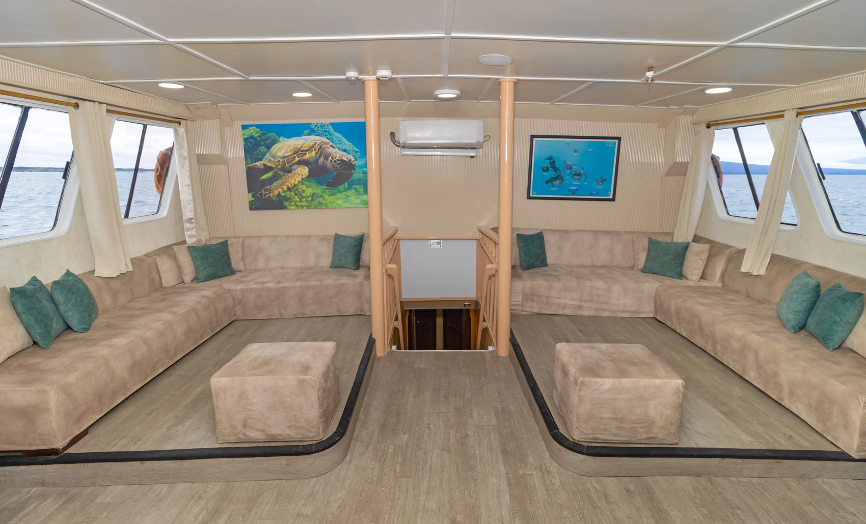 Salon & Lounge