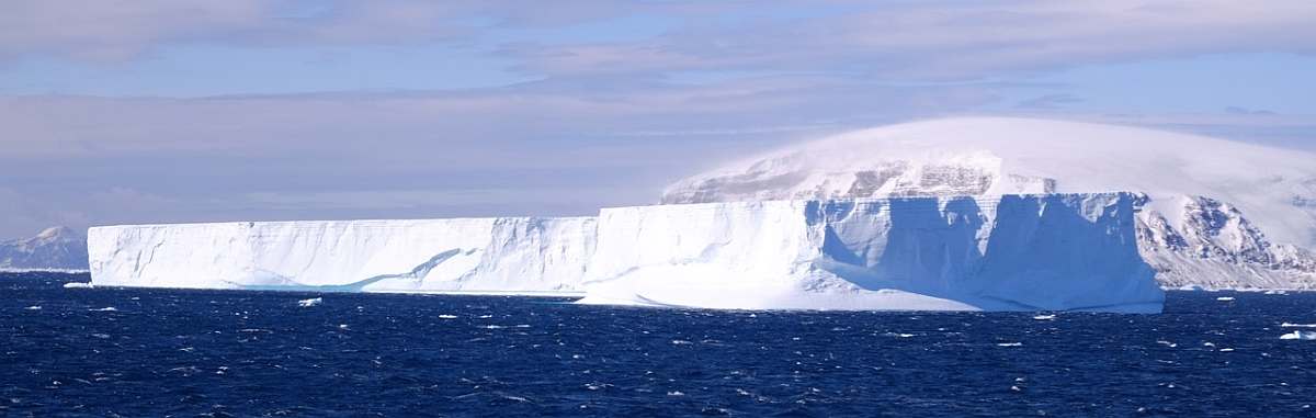 OTL-Tabular iceberg in Erebus & Terror Gulf © Cecilia Vanman - Oceanwide Expeditions.jpg_Cecilia Vanman-small.jpg