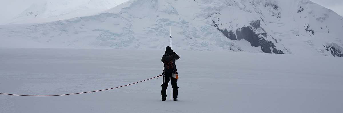 OTL27-23, Day 8, Landing22 © Unknown photographer - Oceanwide Expeditions.JPG_Unknown photographer-small