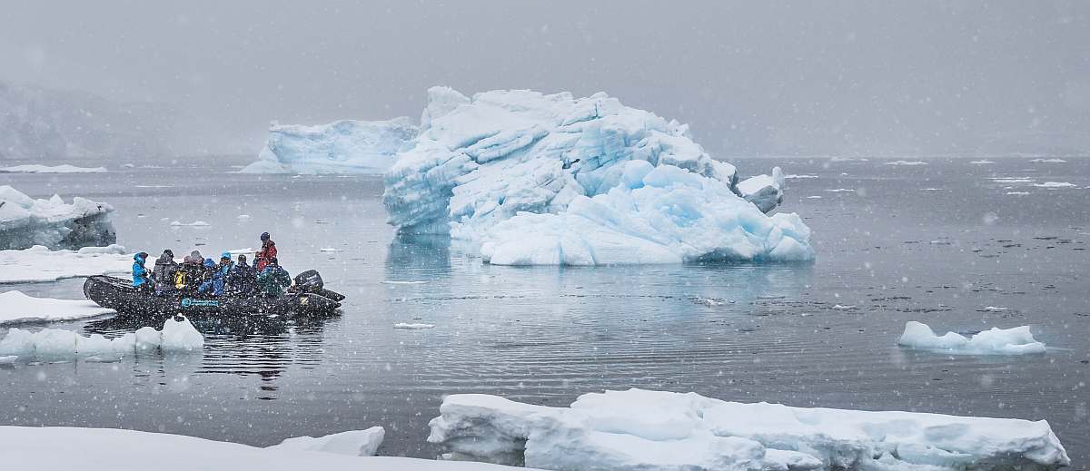 PLA-Antarctica, Zodiac cruising © Dietmar Denger-Oceanwide Expeditions.jpg_Dietmar Denger-small