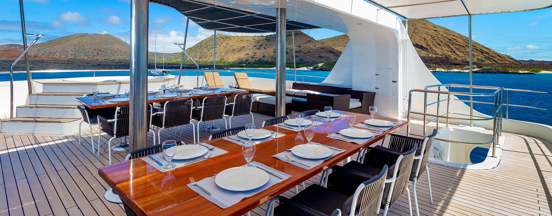 Ecuador Galapagos Reina Silvia Voyager Dining Balcony (1)-slider
