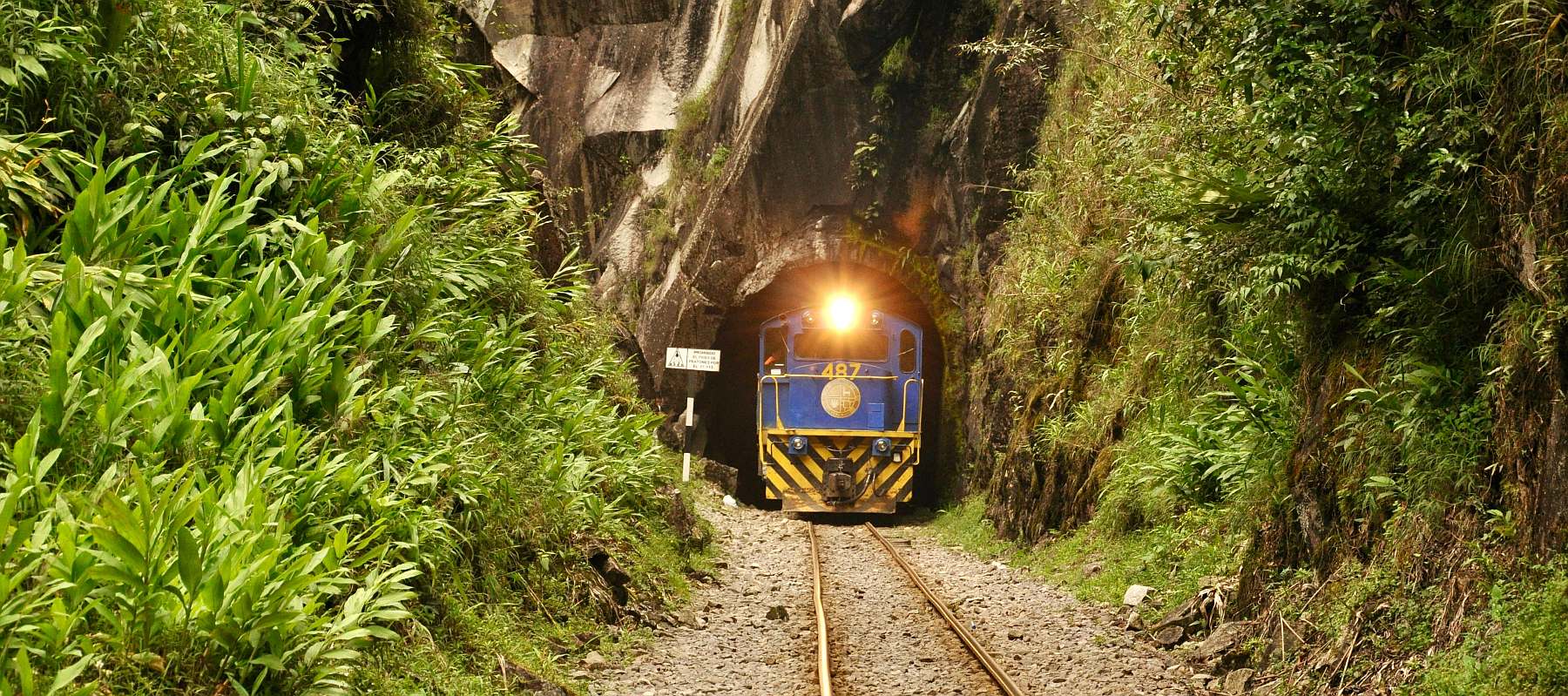 Machu_Picchu_shutterstock_2390195509