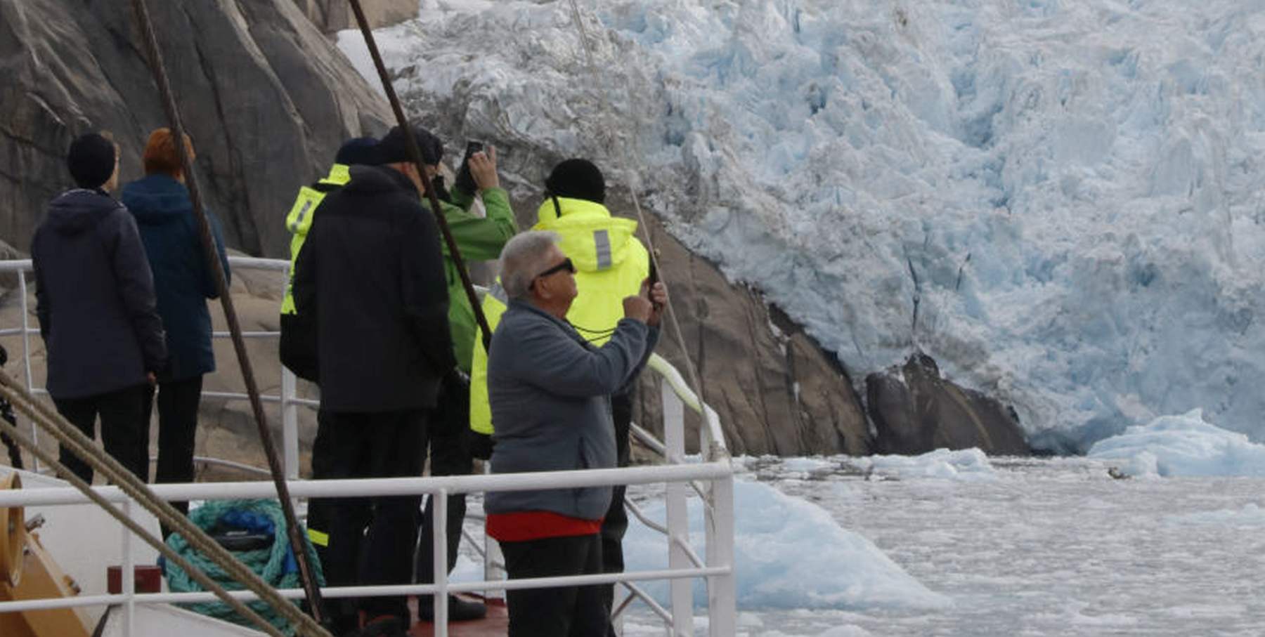 _MG_1470 Kangerluluk 853x1280 2025-09-25 corr red sigAU