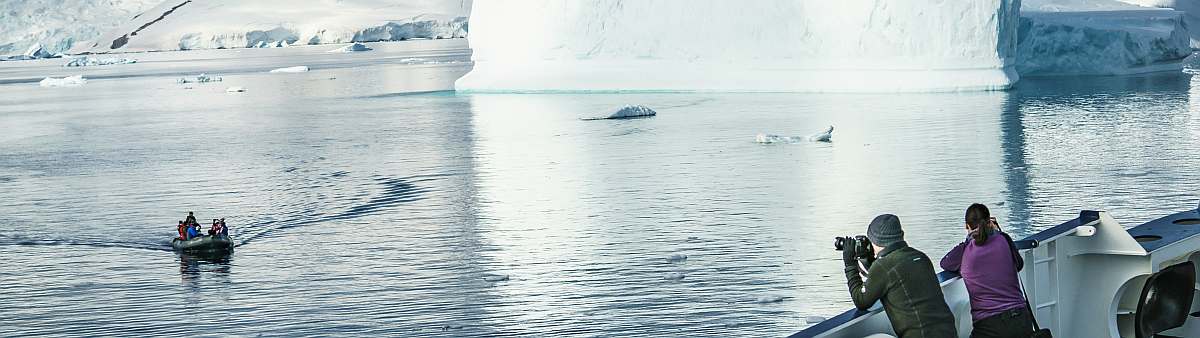 HDS28-26-Cruising amid Antarctic icebergs © Dietmar Denger - Oceanwide Expeditions.jpg_Dietmar Denger-small