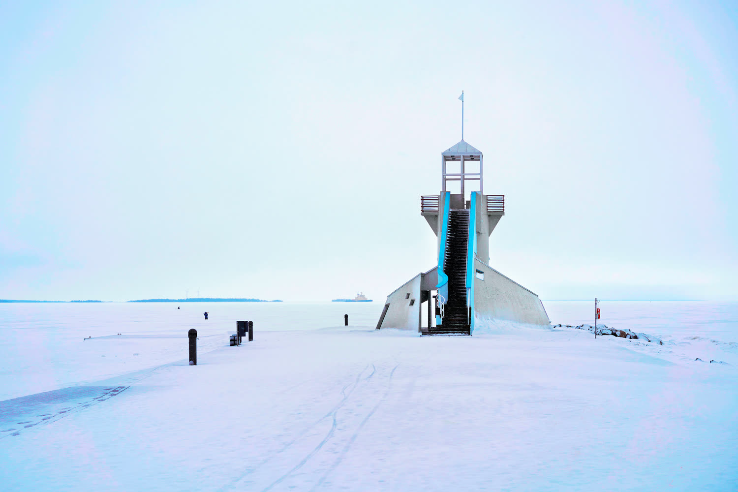 Leuchtturm auf dem zugefrorenen Bottnischen Meerbusen — Foto: Shutterstock