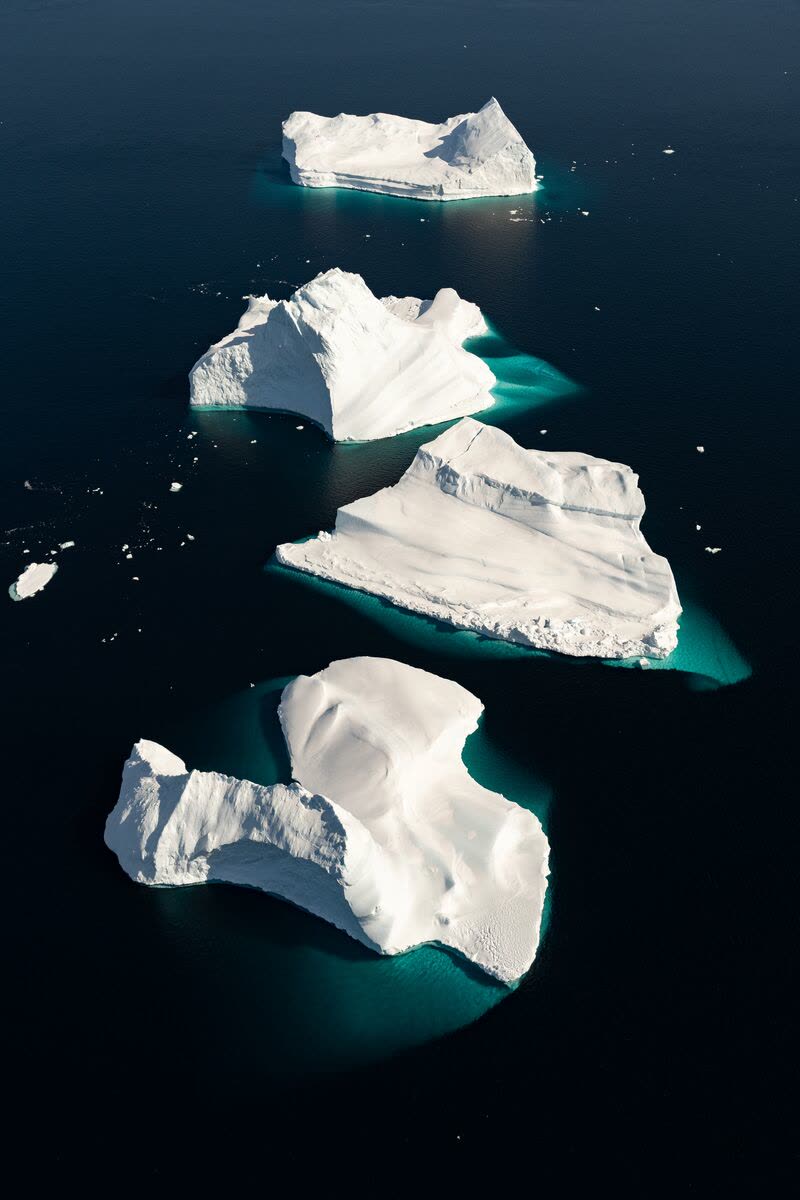 Treibende Eisberge vor Ittoqqortoormiit — Foto: Studio PONANT / Ophélie Bleunven