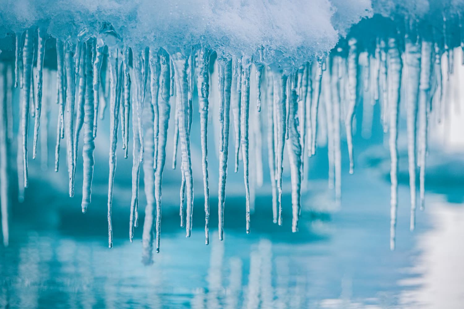 Eiszapfen an der Küste Nordost-Grönlands — Foto: Studio PONANT / Ophélie Bleunven