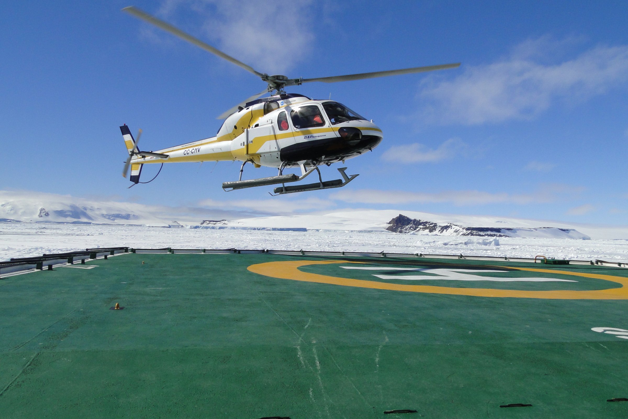 Helikopter-Transfer ans Eis — Foto: Oceanwide Expeditions