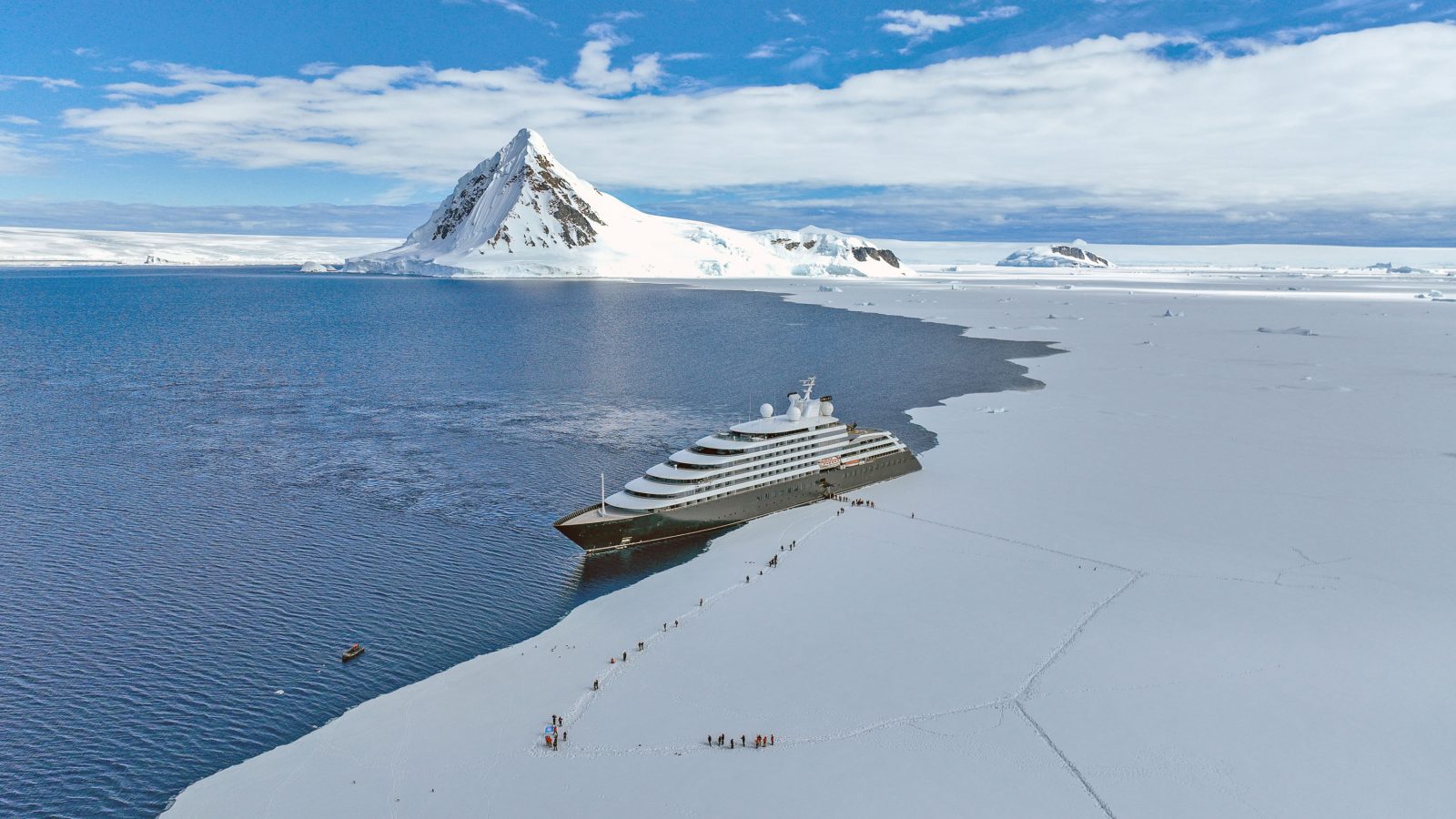 SCENIC ECLIPSE am Eisrand